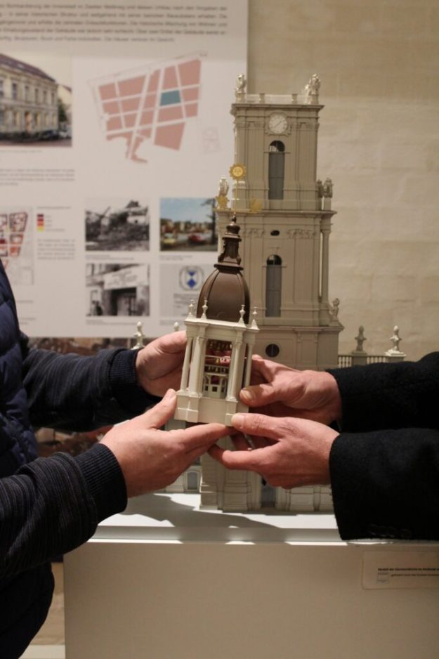 Garnisonkirche Potsdam hat den Auftrag für den Bau der Turmhaube an die Firma BDP Baudenkmalpflege Potsdam vergeben. Garnisonkirche Potsdam hat den Auftrag für den Bau der Turmhaube an die Firma BDP Baudenkmalpflege Potsdam vergeben.